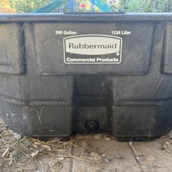 LIKE NEW 350-Gallon Rubbermaid Stock Tank Pond Tub Pool