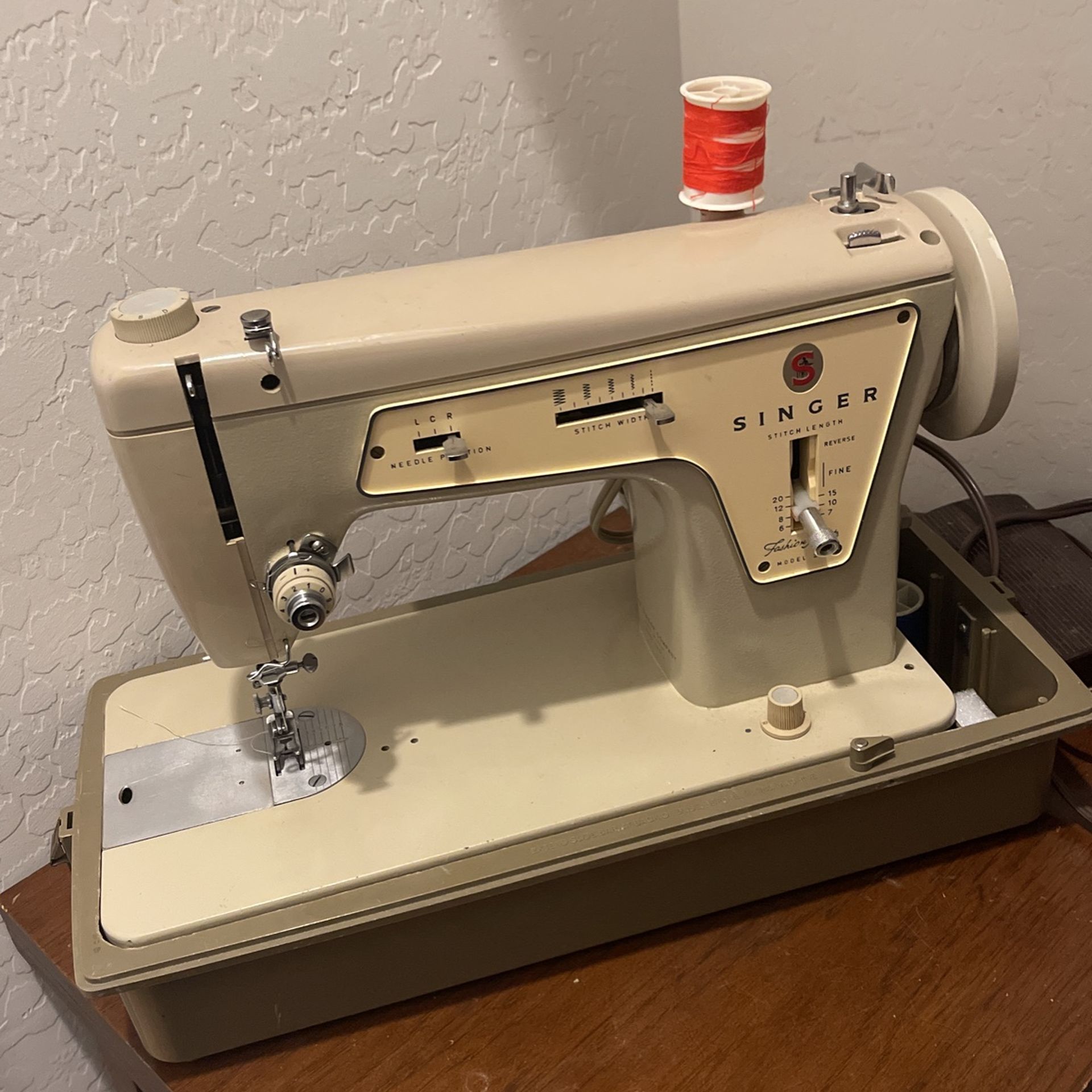 Singer Stitch Length Model 237 Sewing Machine