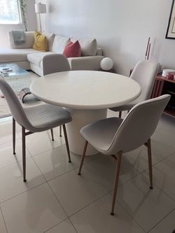 Modern Round Dining Room Table + 4 Dining Room Chairs