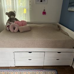White Full Size Daybed