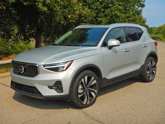 2025 Volvo XC40