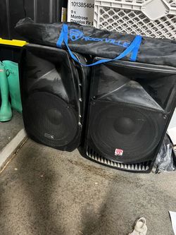 2 speakers with stand