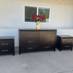 Dresser + nightstands set