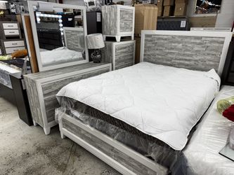 DELIVERY AND INSTALLATION AVAILABLE - 5pc White & Mix Gray - Bedroom Set (BRAND NEW 📦)
