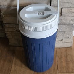 Igloo Thermos Container.  ( 1 Gallon Size ).