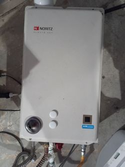 NORITZ TANKLESS WATER HEATER LIKE NEW