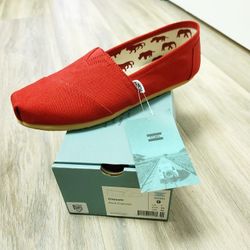 Classic Red Canvas Women Tom's Size 9