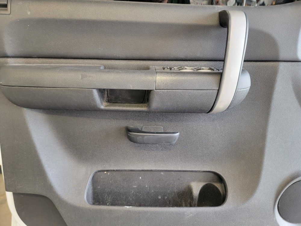 08 Chevy Inner Door Panels 