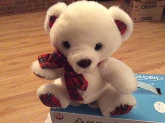 Vintage 1980s Russ Berrie Highland stuffed bear 7” tall