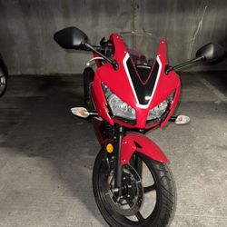 🚨 For Sale: 2018 Honda CBR300R – Low Miles! 🚨