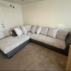 AP🎉 Cozy Sectional Couch With Chaise// Fast Delivery & Financing Available 