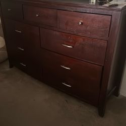 Dresser With Mirror 