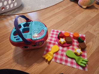 Singing Picnic basket