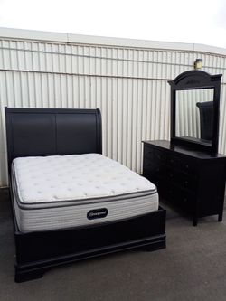 Queen size bedroom suite