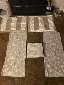 Set of 4 pillow cases and 1 queen flat sheet 1 fitted sheet included just has stains