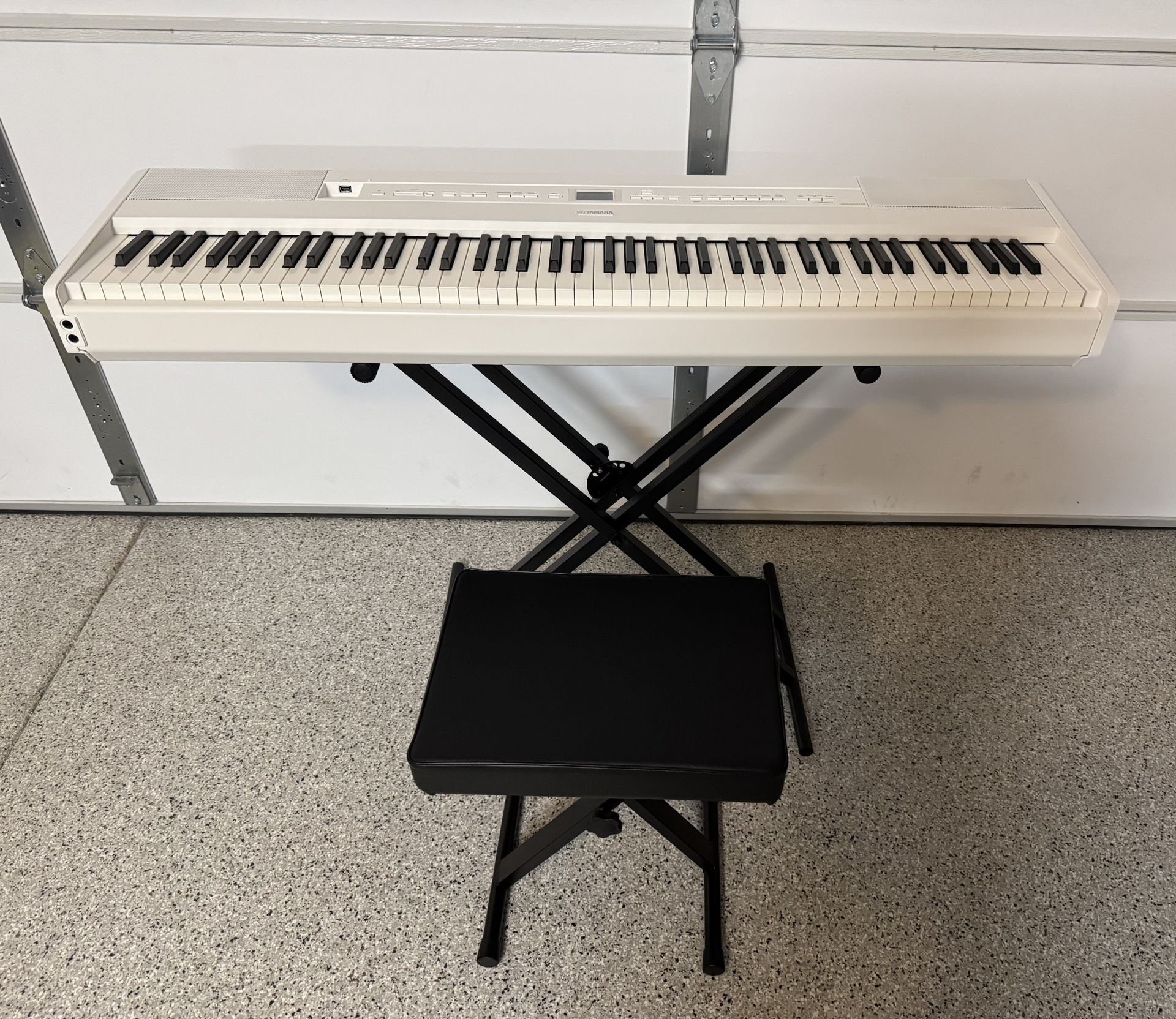Yamaha P-525 Digital Keyboard Piano