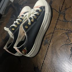 Converse Size 9 Never Worn