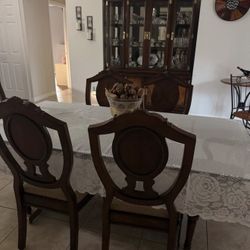 Juego de comedor con china de cristal y 6 sillas / Dinning room with china cabinet