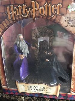 Brand New in box Harry Potter figurine “The mirror of Erised” Classic scene collection