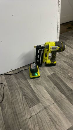 RYOBI BATTERY OPERATED NAIL GUN