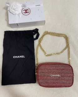 Chanel 2022 Holiday Makeup Bag for Sale in Queens, NY - OfferUp