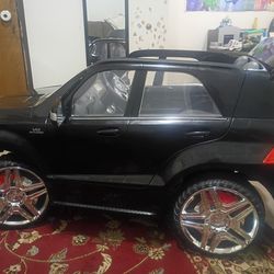 Kid Trax Mercedes Benz ML63 12 Volt Ride-On Toy