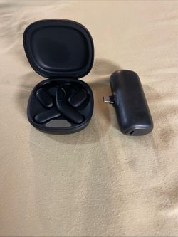 Beats  empowered by beats wireless Bluetooth ear hooks and wireless charging case