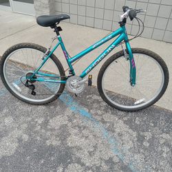 26 inch woman's bike in like new condition 