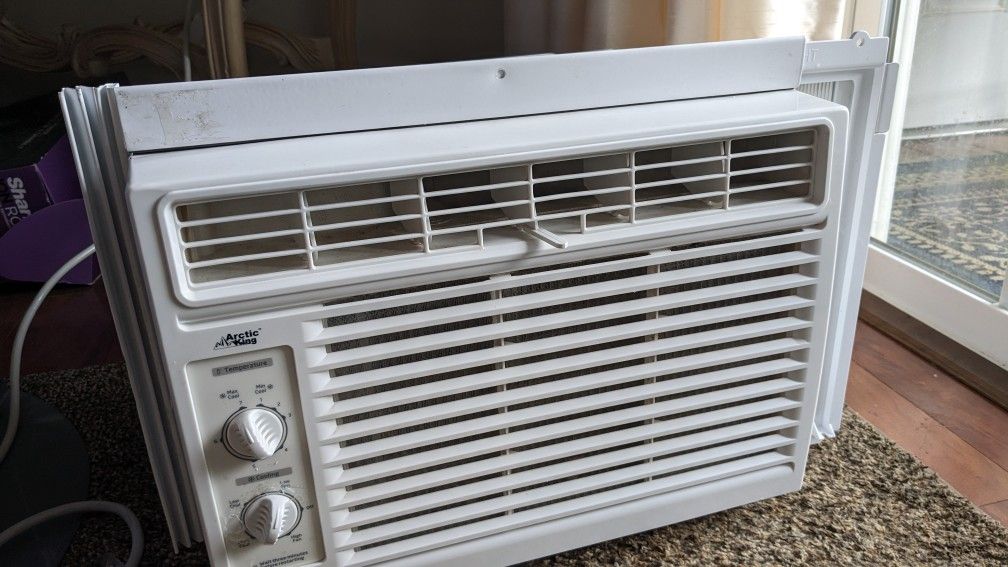 A/C BLOWS COLD 5,000 BTU, I AIR CONDITIONER, CLEANED UP AND FILTER CLEAN