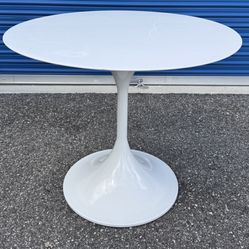 CAST ALLUMINIUM TULIP DINING TABLE WHITE