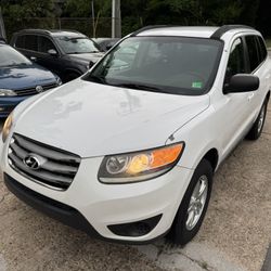 2012 HYUNDAI SANTA FE GLS  FINANCING AVAILABLE THROUGH LENDERS! Clean Carfax! Clean title!  Just inspected 05/26 , serviced and detailed!  2.4L engine