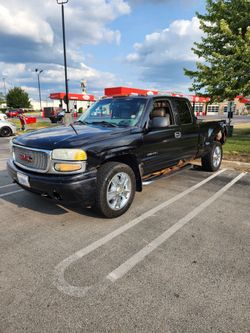 2004 GMC Sierra SL Denali