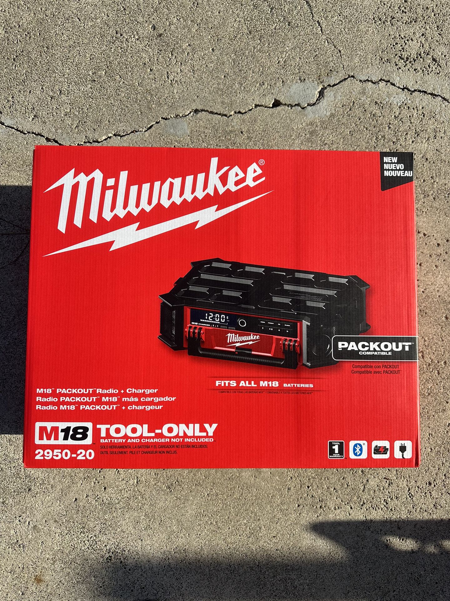 Milwaukee M18 Lithium-Ion Cordless PACKOUT Radio/Speaker with Built-In