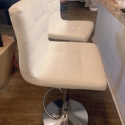 2 Chic Leather White Bar Stools