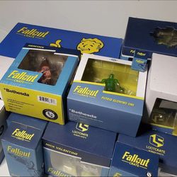Fallout CRATE (collectable) Action figure LOOTRATE 19pc Bundle. BETHESDA