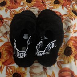 UGG Fluffy Slides