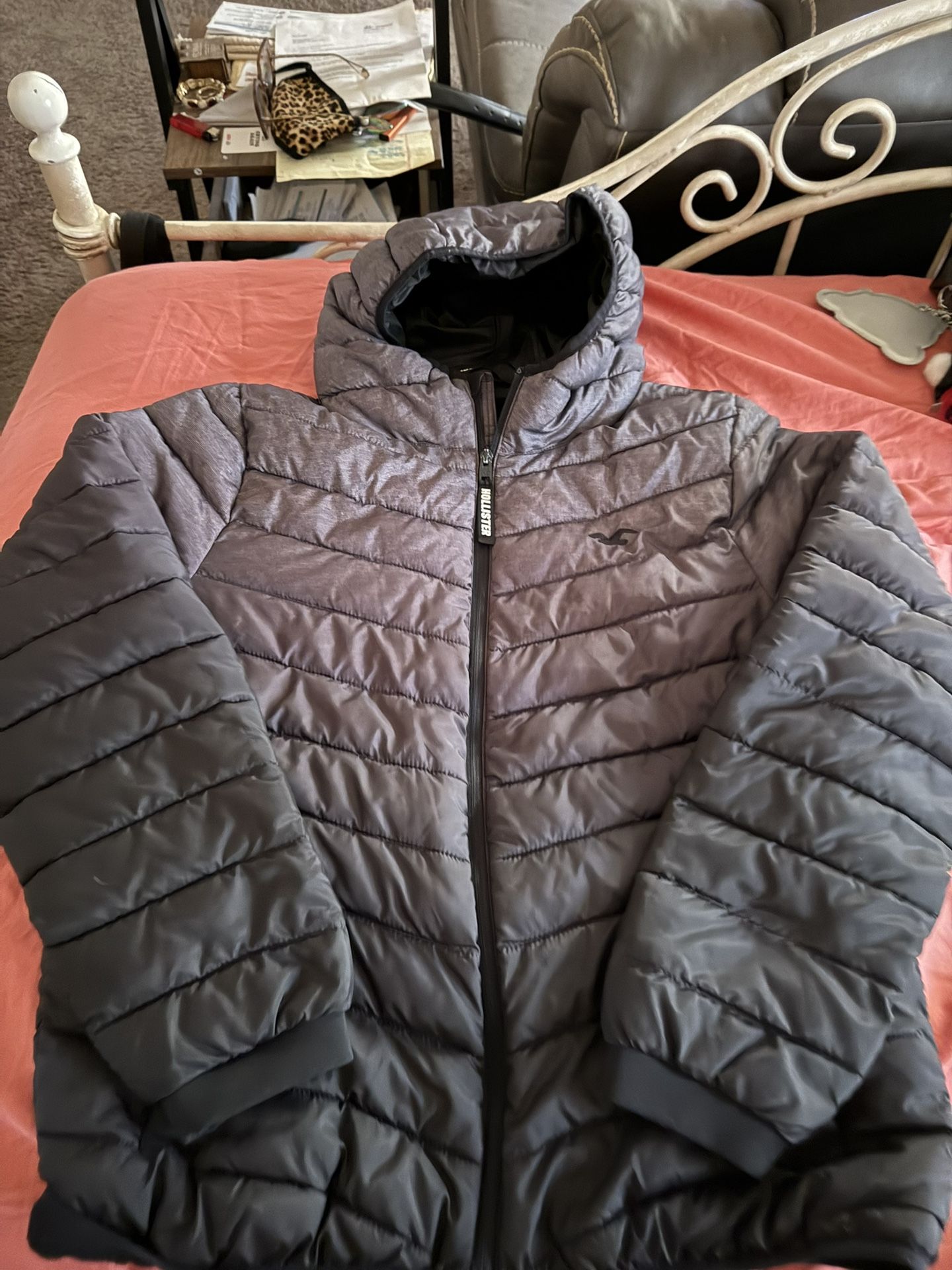 Hollister Men’s Puffer Jacket- Size L