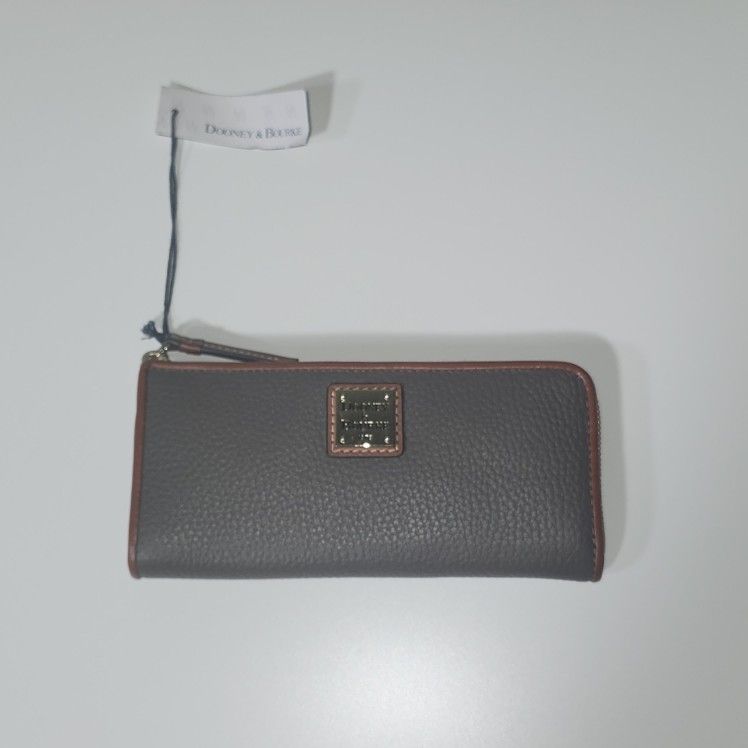 Dooney & Bourke Handbag/Clutch