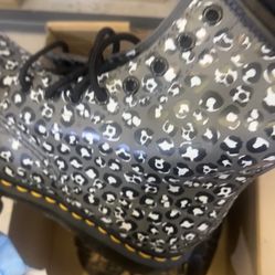 Women’s Dr . Marten Boots 