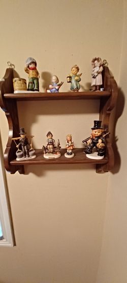 Hummels & friends with shelf