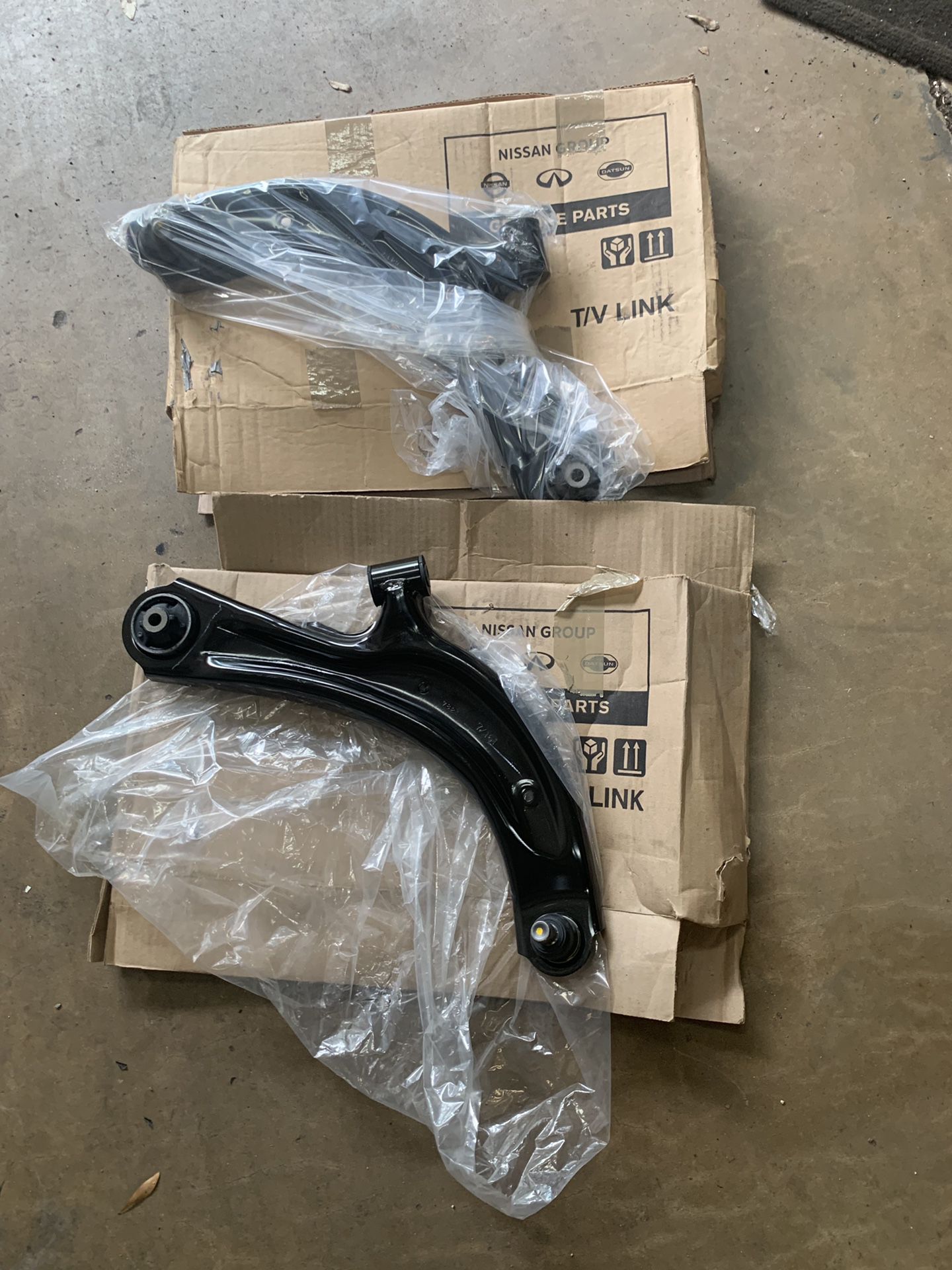 BRAND NEW 2015 Nissan Sentra lower control Arms