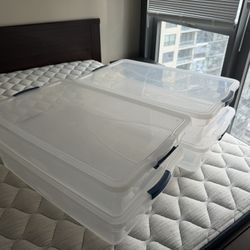 4 Rubbermaid Storage Containers with Lids