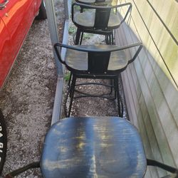 set Of 4 Like New Seivel Chairs 