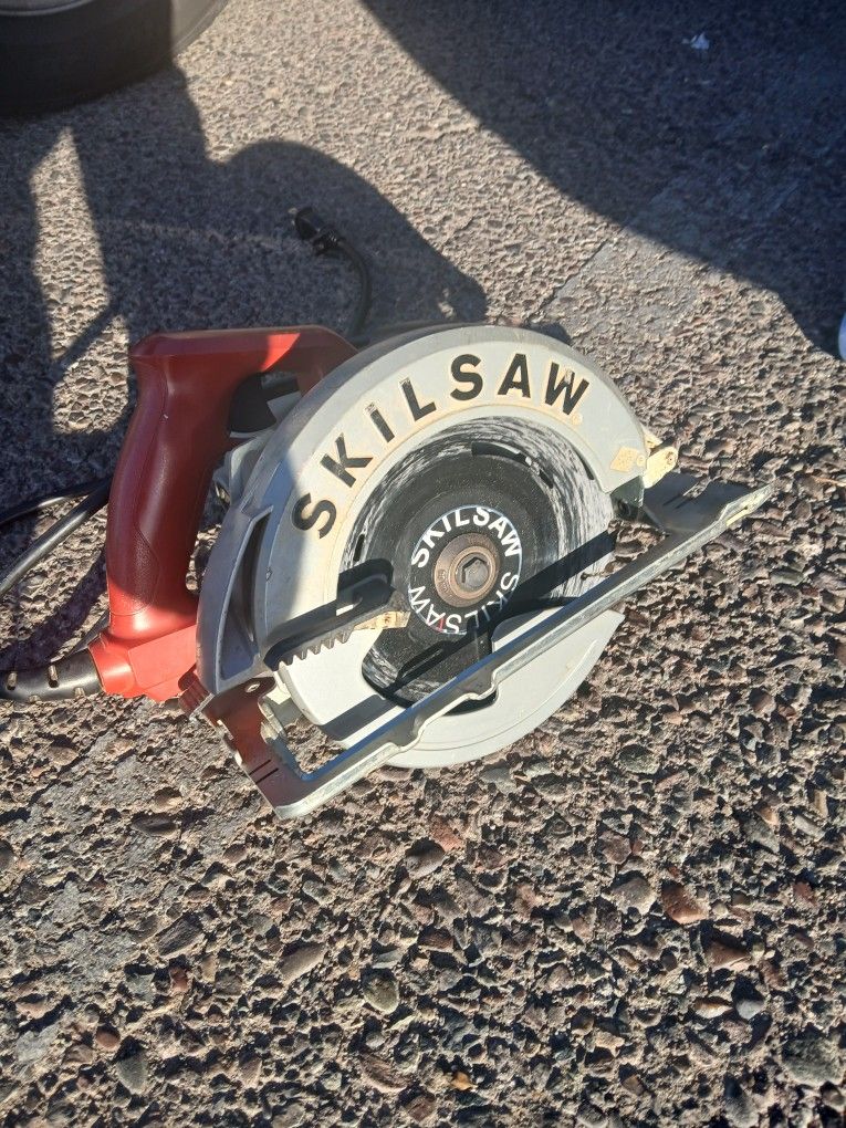 7 1/4" SKILLSAW GOOD CONDITION
