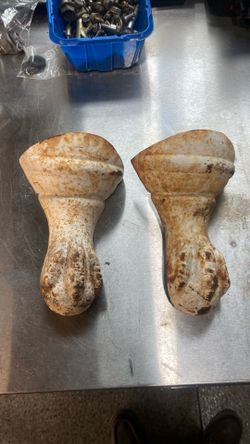 Cast iron bathtub claw feet pair