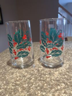 Set Of 8 Christmas Holly Berry Glasses
