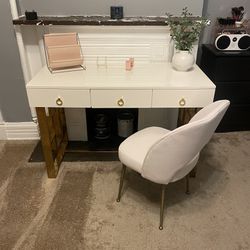 Desk with accessories
