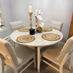 Table with 4 chairs