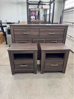Bedroom dresser set