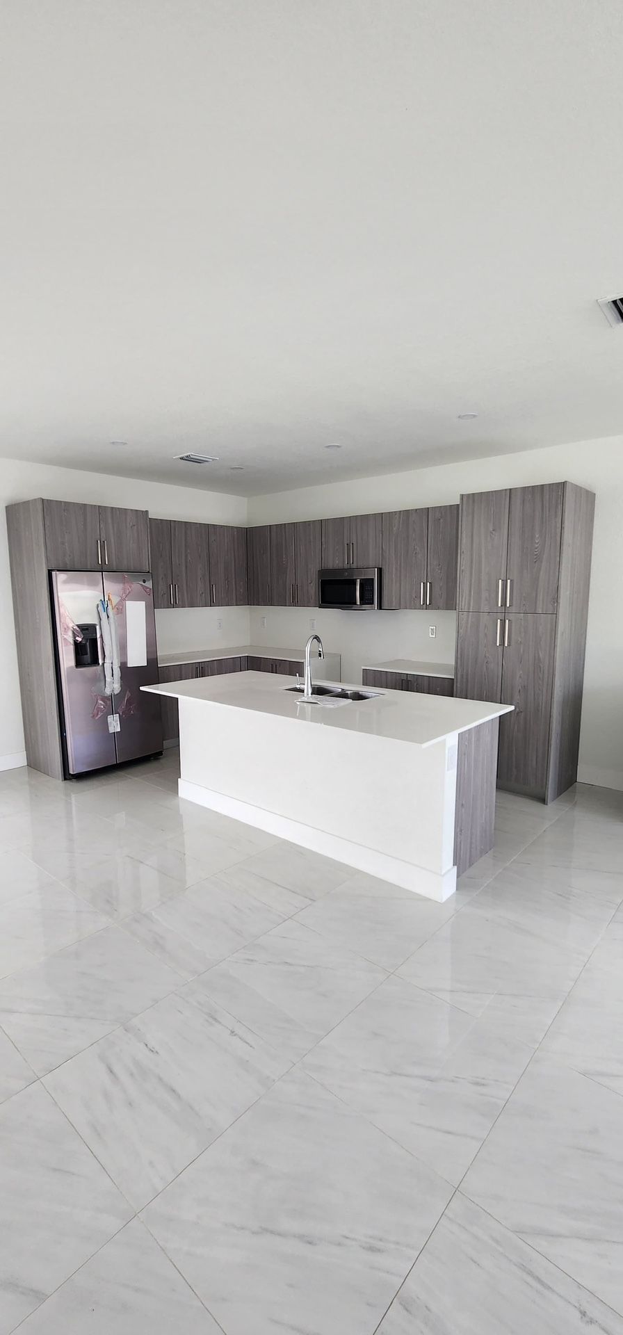 Custom Kitchen Cabinets in Doral – Showroom, Design, Personalized Service, Fast Delivery & Professional Installation